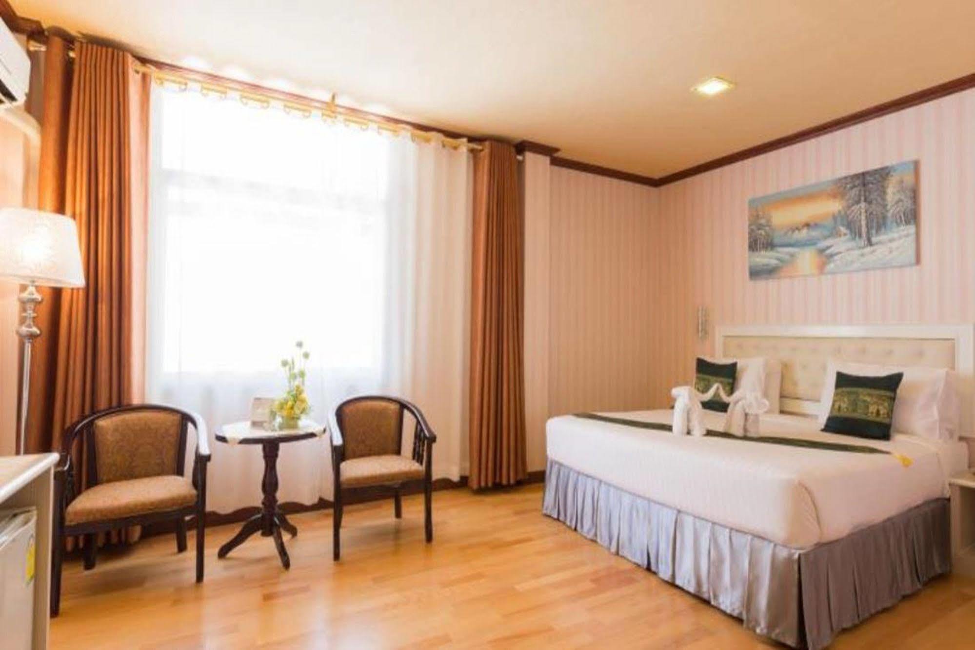 Korat Hotel - Sha Plus Nakhonratchasima Dış mekan fotoğraf