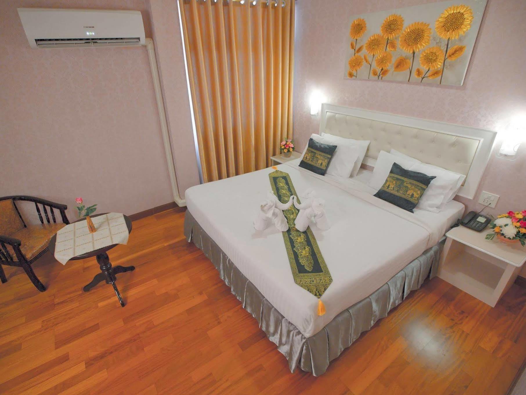Korat Hotel - Sha Plus Nakhonratchasima Dış mekan fotoğraf